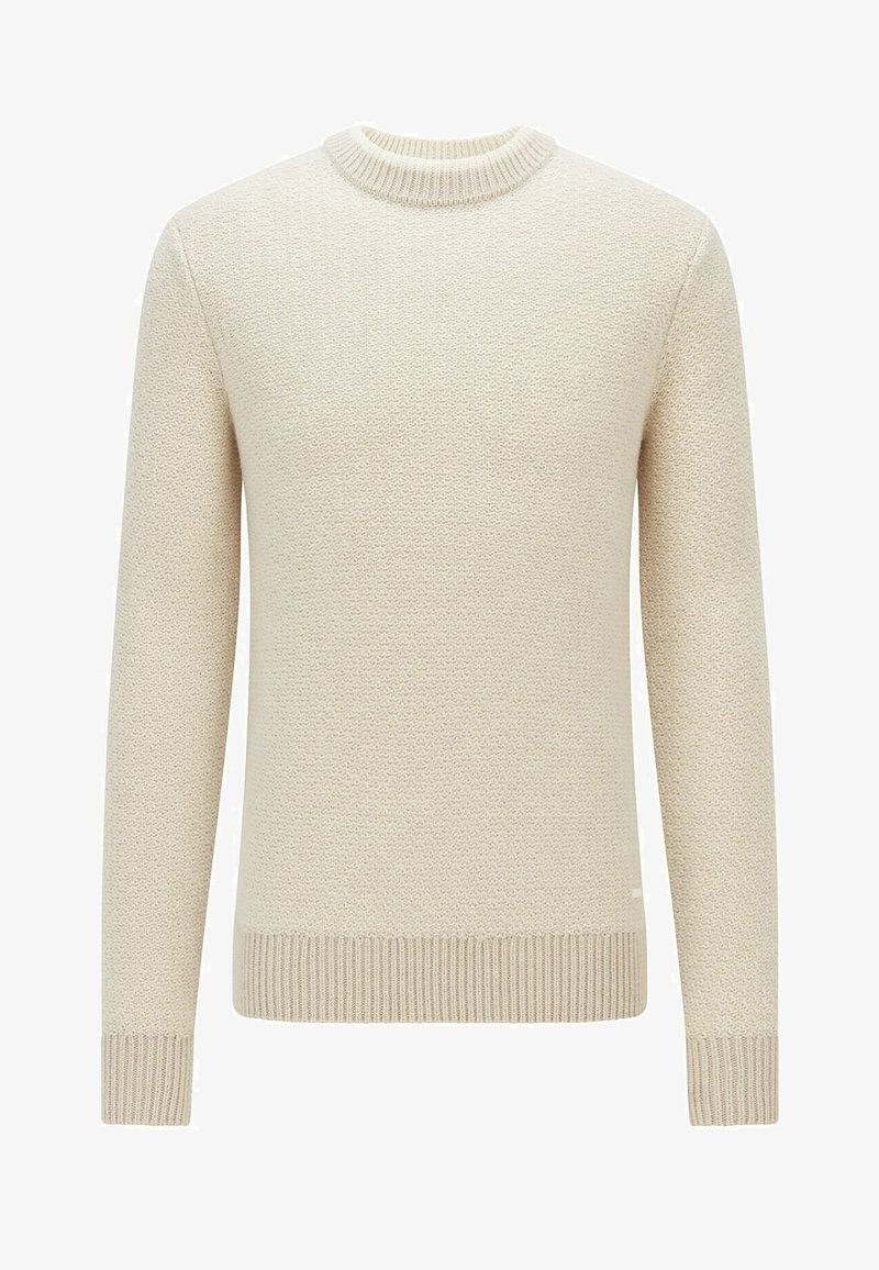 Pull beige en maille à manches longues avec poignets, ourlet et col rond côtelés, présenté sur un fond blanc.