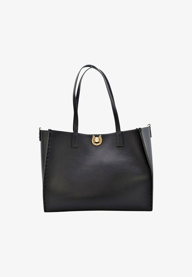 Zwarte leren tote bag met twee lange banden, een gouden hardware accent aan de voorkant en zichtbare stiksels langs de zijranden.