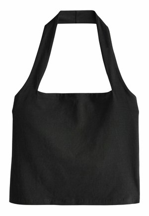 Černý halter crop top vyrobený z látky s jednoduchým designem, širokými ramínky a čistým, nezdobeným lemem.