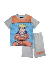 Ensemble de pyjama sur le thème de Naruto comprenant un t-shirt gris à manches courtes avec un motif orange et bleu et un short gris assorti.