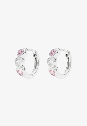 Orecchini a cerchio in argento con quattro cristalli a forma di cuore, in rosa e trasparente. Finitura liscia con una chiusura a cerniera sicura.