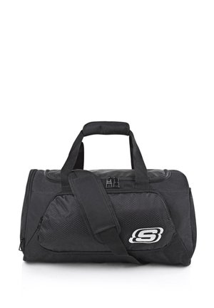 Bolsa de viaje negra con superficie texturizada, doble asa superior, correa de hombro ajustable y cierre de cremallera. Cuenta con un logo en blanco.