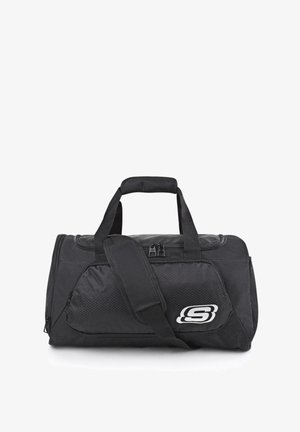 Bolsa de viaje negra con superficie texturizada, doble asa superior, correa de hombro ajustable y cierre de cremallera. Cuenta con un logo en blanco.