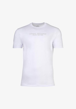 Biały bawełniany T-shirt z krótkimi rękawami, z wypukłym napisem "ARMANI EXCHANGE MILANO / NEW YORK" na przodzie. Klasyczny, okrągły dekolt.