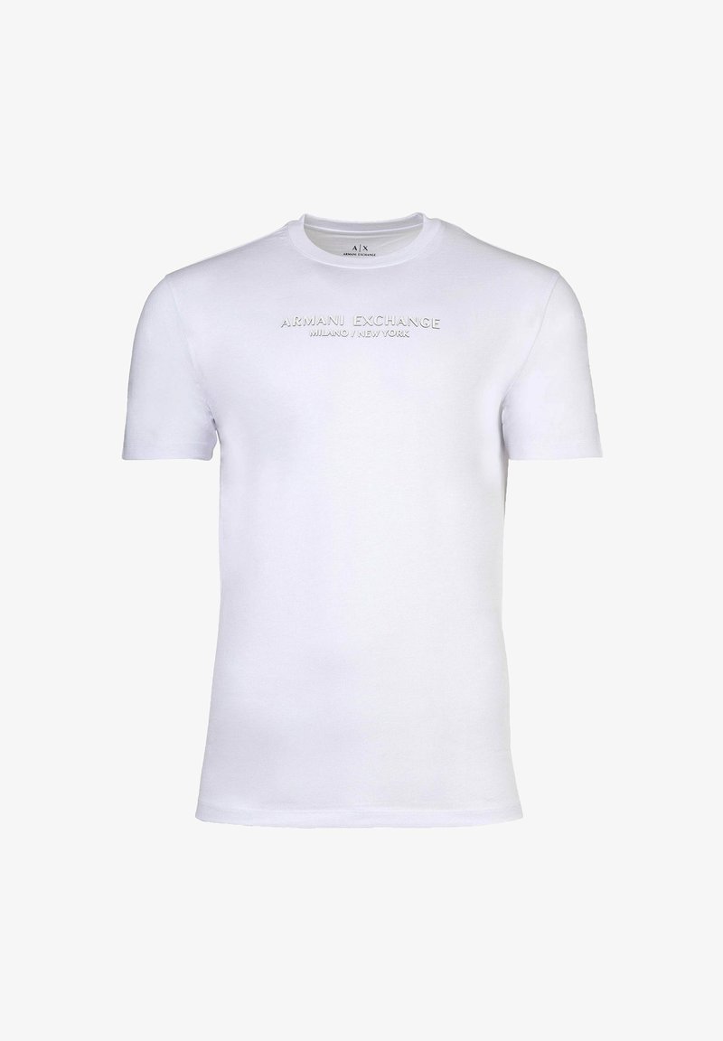 Biały bawełniany T-shirt z krótkimi rękawami, z wypukłym napisem "ARMANI EXCHANGE MILANO / NEW YORK" na przodzie. Klasyczny, okrągły dekolt.