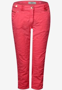 Pink cropped pants made of cotton with a smooth texture, featuring five pockets and a button closure at the waist.