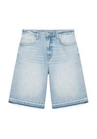 Short en denim bleu clair avec taille haute, bouton devant, fermeture éclair, poches devant et derrière, et ourlets effilochés.