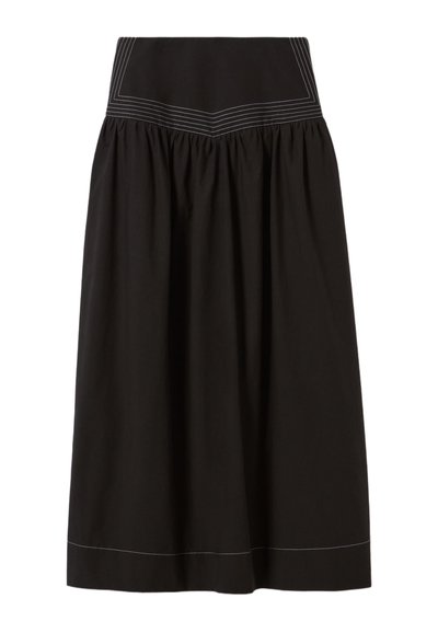 Jupe noire en coton avec une taille ajustée, un corps froncé et des coutures contrastantes bleu clair le long de l'ourlet et de la taille.