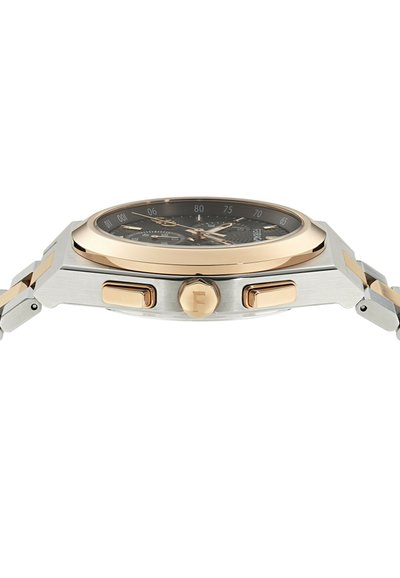 Orologio in acciaio inossidabile argentato con quadrante nero, dettagli dorati, cassa rotonda, due pulsanti di funzione e una corona prominente con un logo "F".