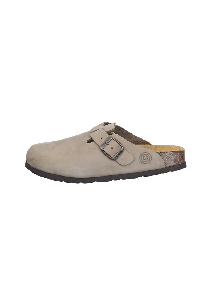 Zoccolo in suede grigio chiaro con punta arrotondata, cinturino regolabile con fibbia metallica, soletta in sughero e suola in gomma testurizzata.