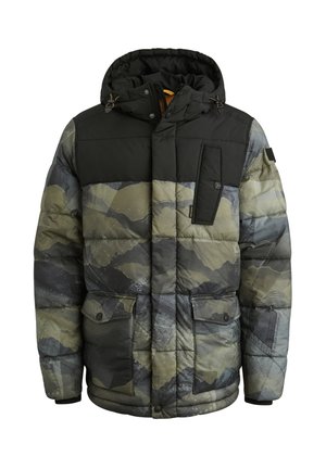 Mannen winterjack met voering in een groen en grijs camouflagepatroon, zwarte schouders en capuchon, zijflapzakken en een borstzak met knoop.
