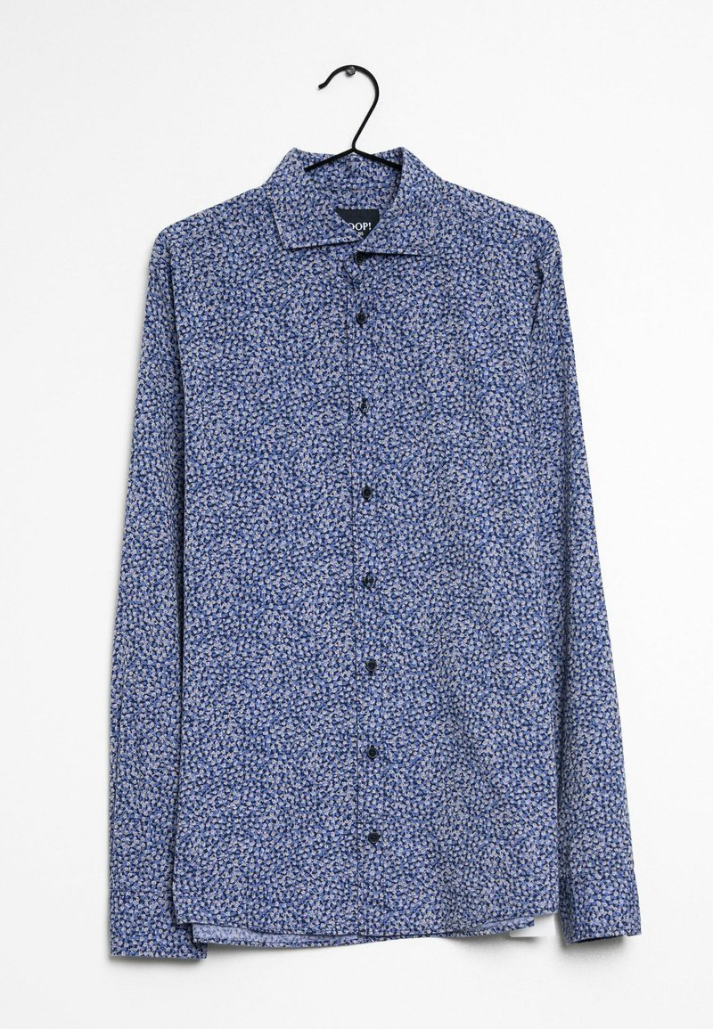 Blå långärmad skjorta med ett litet blommönster, knapp-över krage och sex svarta knappar fram. Slät tygtextur.