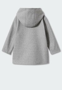 Manteau en laine gris avec capuche, offrant une coupe ample, des manches longues et un design épuré et minimaliste. Texture douce et sans garnitures visibles.