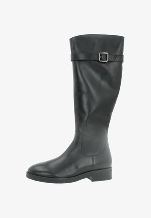 Stivale in pelle nera altezza ginocchio, con punta arrotondata, suola piatta e dettaglio con cinturino alla caviglia. Texture liscia e design minimal.