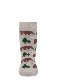 Skarpetki do kolan w jasnoszarym kolorze z wzorami brązowego niedźwiedzia i zielonych drzew. Wykonane z dzianiny o miękkiej teksturze.
