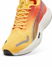 Puma VELOCITY NITRO 3 FADE - Zapatillas running asfalto - sun stream sunset glow puma white