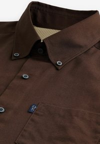 Next EASY IRON BUTTON DOWN - Ing - rust brown