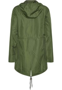 Giacca verde oliva con cappuccio realizzata in materiale leggero, dotata di vita con coulisse e orlo curvo, con maniche lunghe e cuciture a contrasto.