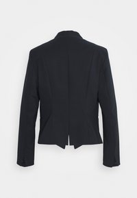 Svart skräddarsydd kavaj med en strukturerad passform. Anmärkningsvärda egenskaper inkluderar en skarp krage, långa ärmar och en ventilerad baksida.