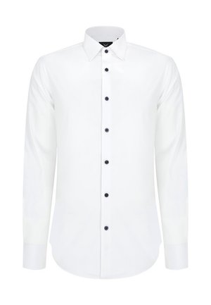 Biała koszula z długim rękawem z klasycznym kołnierzykiem, czarnymi guzikami i dopasowanym fasonem o gładkiej teksturze bez wzorów.