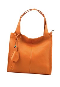 Oranje lederen tote bag met een textuurafwerking, twee lange handvatten en een decoratieve charme eraan bevestigd. Bevat een zip-gesloten zak.