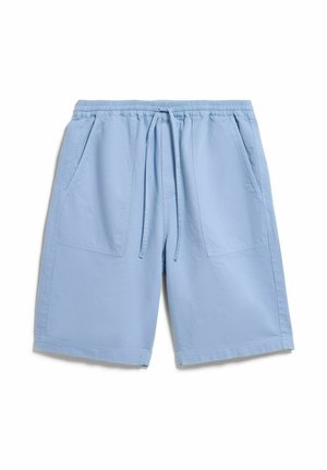 Hellblaue knielange Shorts mit elastischem Bund, Kordelzug und zwei aufgesetzten Vorder Taschen vor weißem Hintergrund.