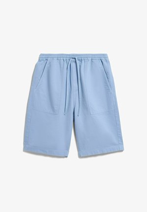 Hellblaue knielange Shorts mit elastischem Bund, Kordelzug und zwei aufgesetzten Vorder Taschen vor weißem Hintergrund.