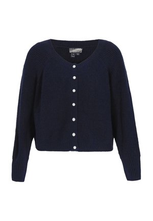 Marineblauwe geribbelde cardigan met een V-hals, zeven witte parelknoopjes aan de voorkant en lange mouwen. Zachte gebreide textuur.