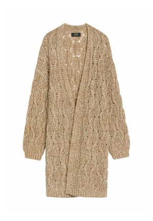 Beżowy sweter dziergany z otwartym przodem, z wzorem w warkocze i długimi rękawami, wykonany z miękkiej, teksturowanej mieszanki przędzy.