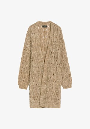 Beżowy sweter dziergany z otwartym przodem, z wzorem w warkocze i długimi rękawami, wykonany z miękkiej, teksturowanej mieszanki przędzy.