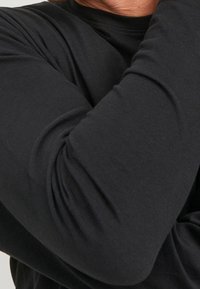 Jack & Jones Långärmad tröja - black