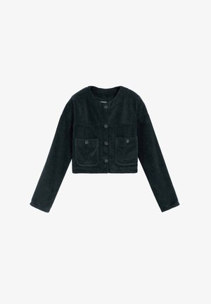 Chaqueta corta de pana en verde oscuro, con cuello redondo, mangas largas, botones delanteros y dos grandes bolsillos en el pecho.