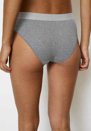 Grijze katoenen ondergoed met een soepele elastische tailleband, met een eenvoudig ontwerp en een snug fit. De stof heeft een zachte, gestructureerde uitstraling.