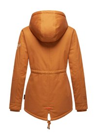 Oranje, gevoerde jas met een getailleerde taille, voorzien van een trekkoord en ribgebreide manchetten. Glad materiaal met een gestroomlijnd ontwerp.