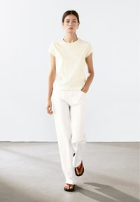 Massimo Dutti SHORT SLEEVE WITH ROUND NECK - T-shirts basic - yellow