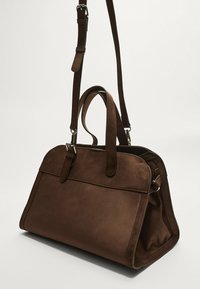 Stradivarius Skuldertasker - brown