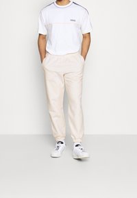 adidas Originals Kalhoty - off-white