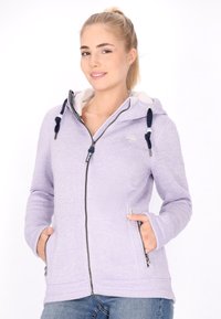 Felpa con zip di colore viola chiaro, con cappuccio foderato di bianco, cordini navy, tasche laterali e un sottile dettaglio in tessuto testurizzato.