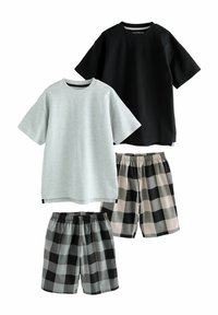 Två kortärmade skjortor, en grå texturerad och en svart, tillsammans med rutig shorts i grå, svart och beige rutor.