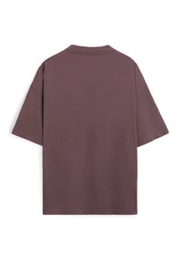 Απλό σκούρο μωβ κοντομάνικο T-shirt, φαίνεται από πίσω με στρογγυλή λαιμόκοψη και άνετη εφαρμογή.