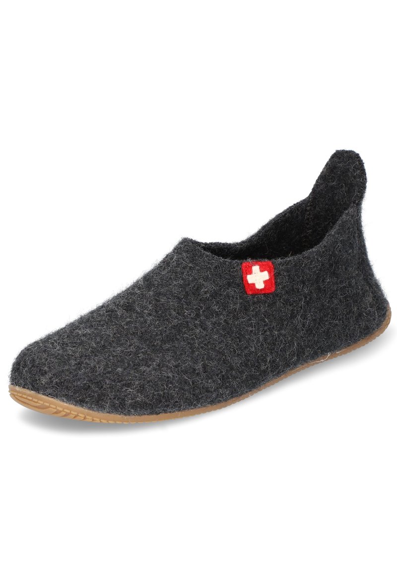 Grijze platte slipper met een laag uitgesneden ontwerp, rubberen zool en een klein rood Zwitsers vlaggetje aan de zijkant. Zachte textuur en duurzaam materiaal.