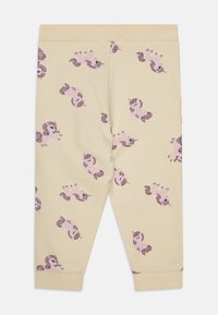 Leggings giallo chiaro con vita e polsini a costine, caratterizzati da un motivo ripetuto di unicorni viola e dettagli rosa.