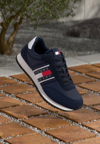 Επιλέχθηκε, dark night navy