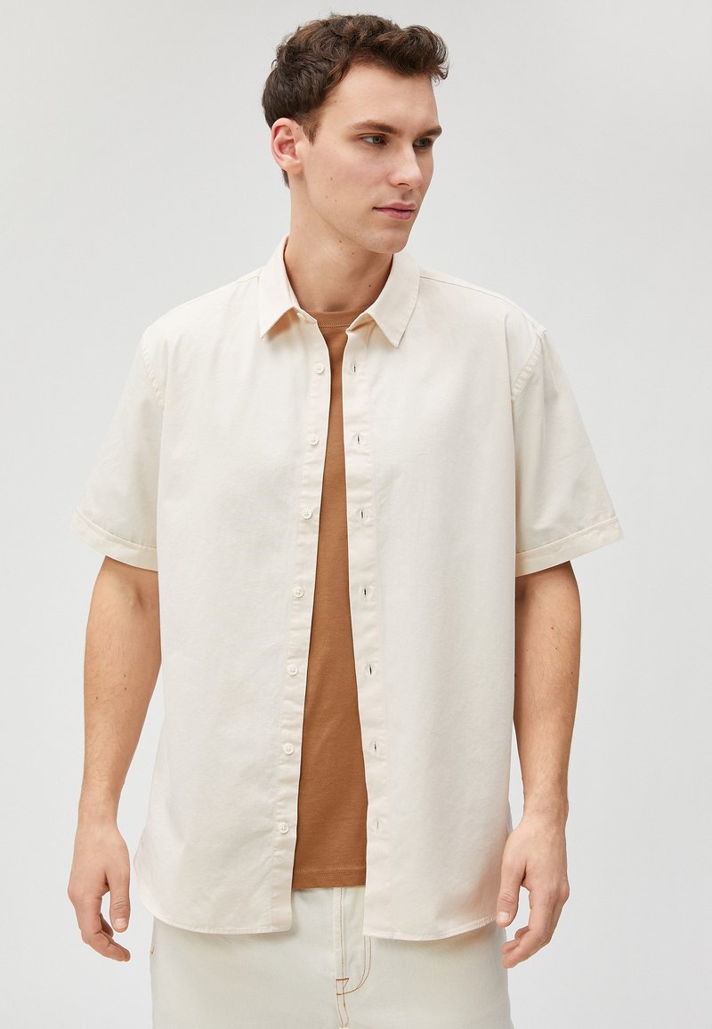 Koton BASIC BERMUDA COTTON POCKET DETAILED BUTTONED - Shorts - Marine/azul - Zalando.es