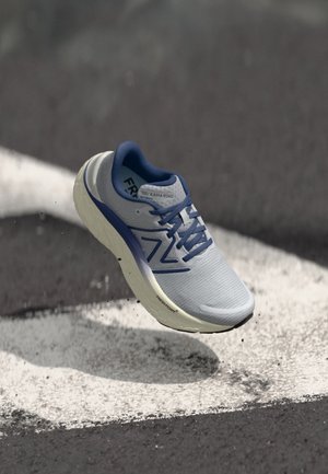 FRESH FOAM X KAIHA ROAD - Chaussures de running sur route - grey