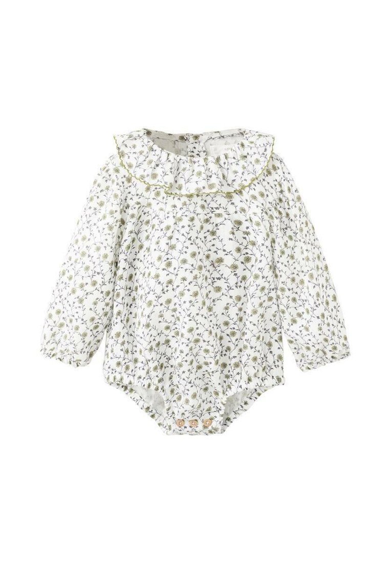 Detský overal s dlhým rukávom v bielej farbe s zeleným kvetinovým vzorom, so volánovým golierom a zapínaním na gombík na spodku; mäkká, ľahká látka.