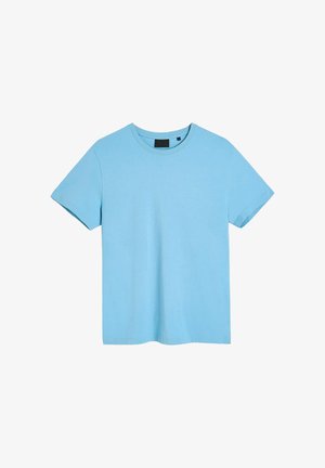 Jasnoniebieska koszulka z krótkim rękawem i okrągłym dekoltem, z małym logo na lewej piersi oraz czarną etykietą rozmiaru wewnątrz kołnierzyka.