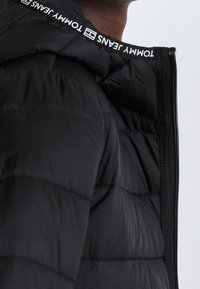 Tommy Jeans Zimní bunda - black