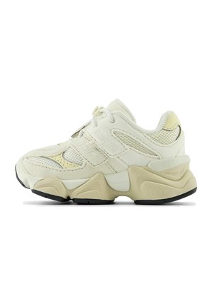 9060 - Road running shoes - white beige