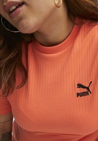 Puma CLASSICS - Pulóverruha - hot heat
